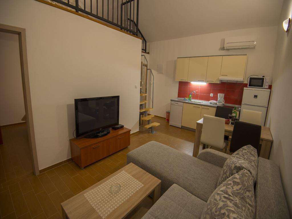 Apartments Punta Starigrad Paklenica Exteriör bild